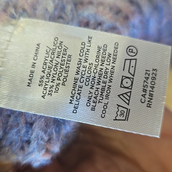 New LOFT Stylish Pastel Knit Scarf - Picture 7 of 7